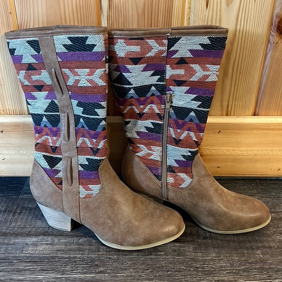 Shoes - Fashion Cowboy Boots Size 9 - SO CUTE!
